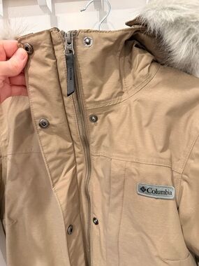 Columbia Women's Beige Ski Jacket with Faux Fur Hood